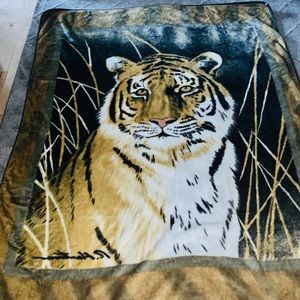 Tiger plush blanket